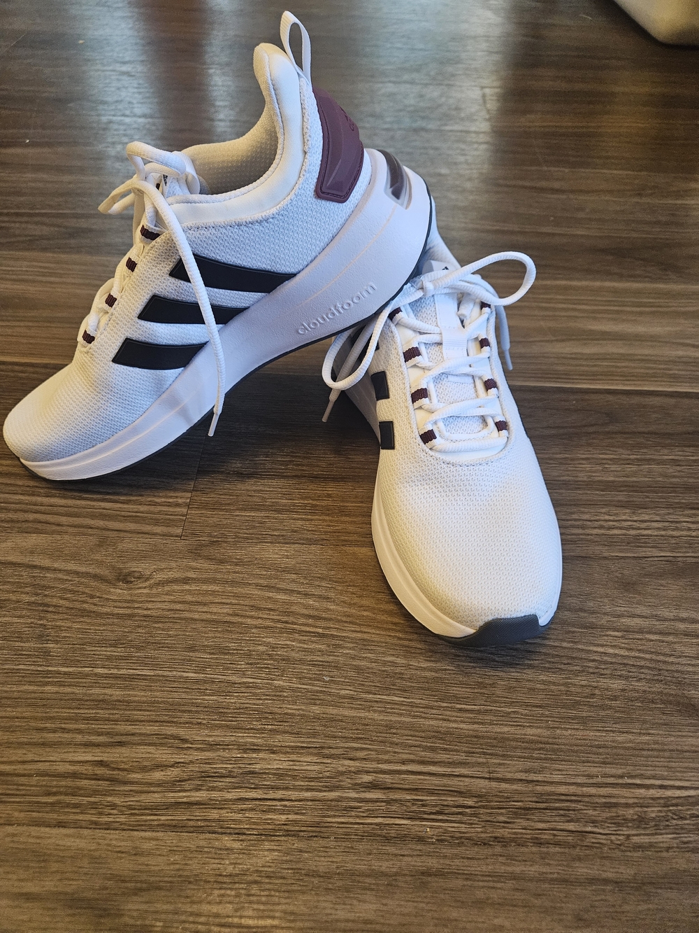 Adidas Cloudfoam White Black Burgundy Sneakers Men 7.5 Women 8.5 NWOT